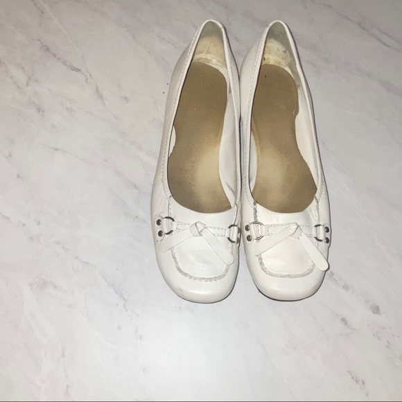 Bandolino White Flat Leather Shoes - Picture 3 of 12